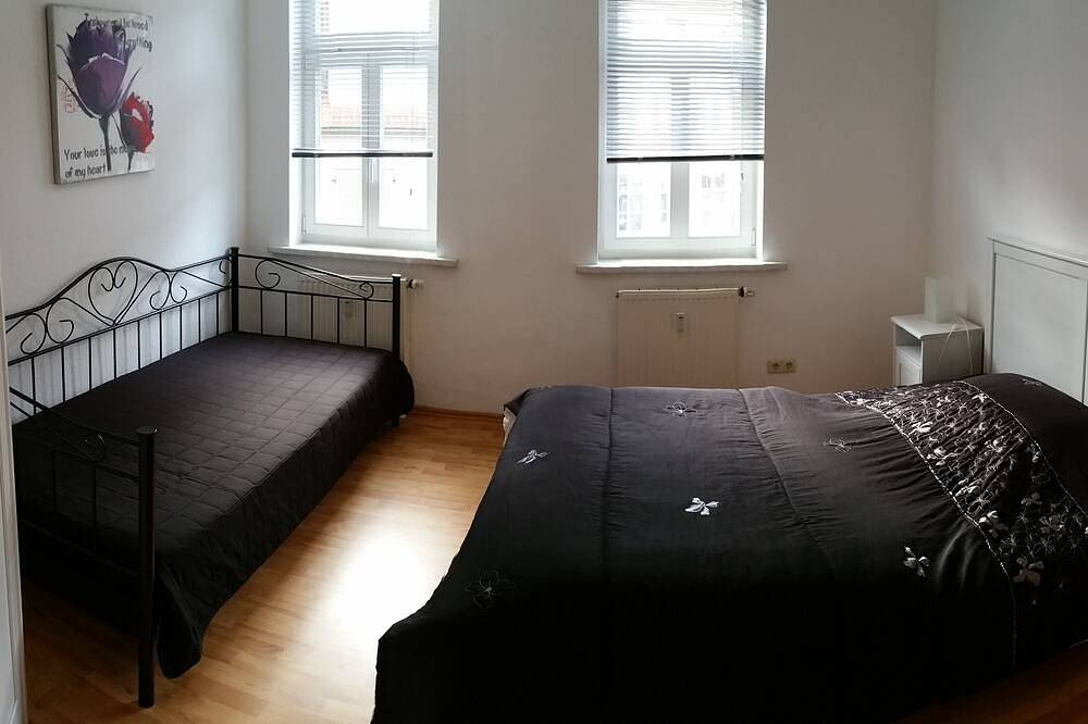 Ganze Wohnung, Gemütliche 4-Sterne Ferienwohnung mit Himmelbett. Zentral und trotzdem ruhig. in Bad Langensalza, Unstrut-Hainich-Kreis