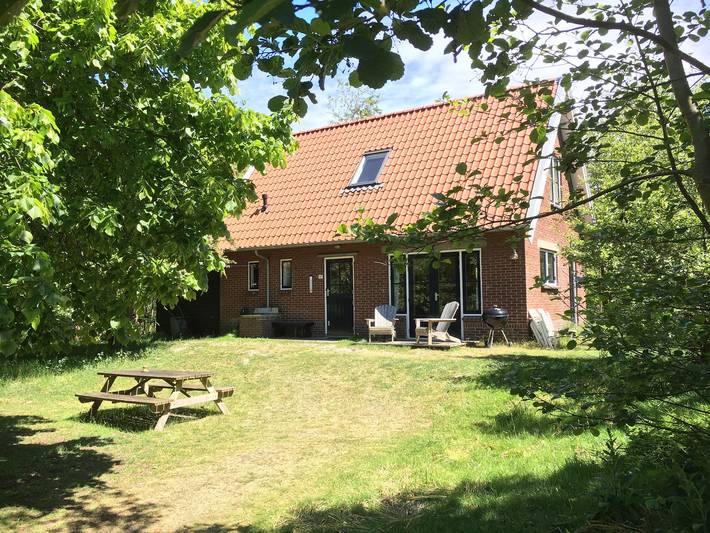 Ferienhaus am Strand für 6 Personen, mit Terrasse und Garten in Renesse
