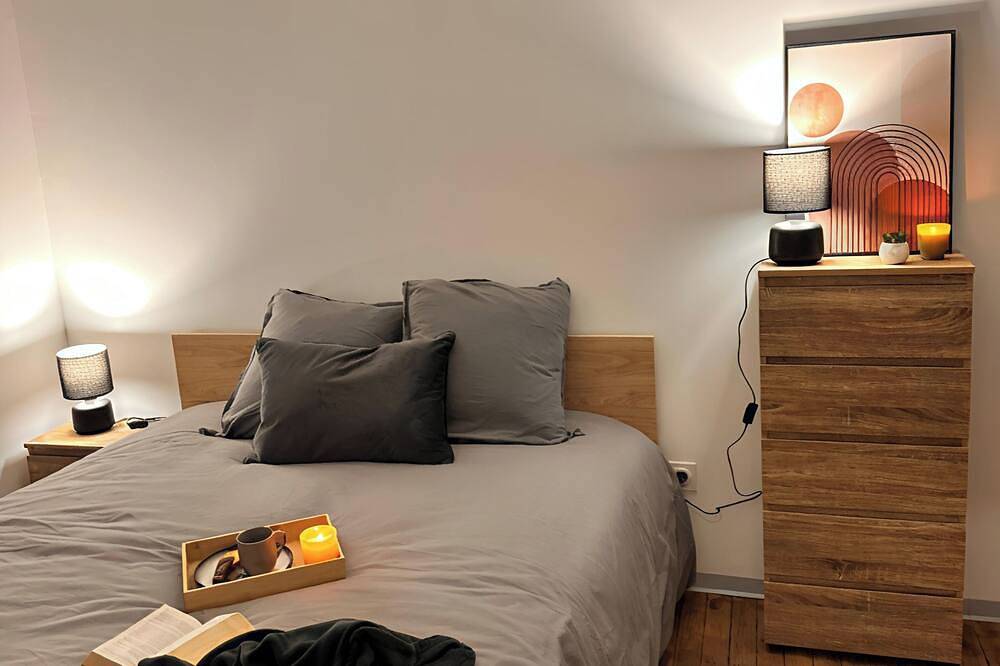 Entire apartment, Beautiful bright apartment - Heart of Moulins - 10 mins walk from the station in Moulins, Allier