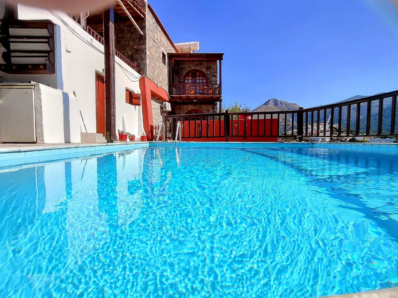 Cretan Stone Home with a communal swimming pool in Elunda, Norte de Creta