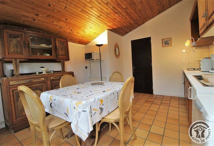 Gîte pour 4 personnes, avec jardin à Pommiers - 2