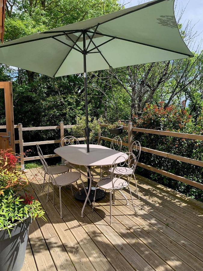 Gîte pour 3 personnes, avec piscine ainsi que vue et jardin dans Sajas - 4