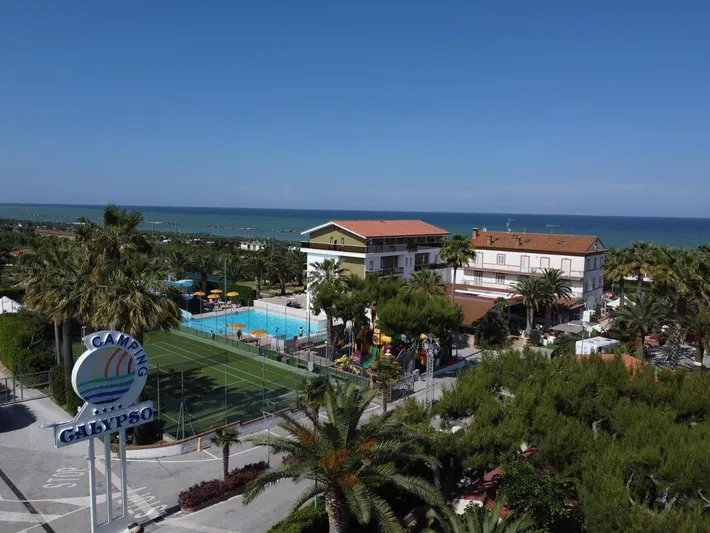Ferienpark für 5 Personen, mit Ausblick und Pool sowie Garten, mit Haustier - 1