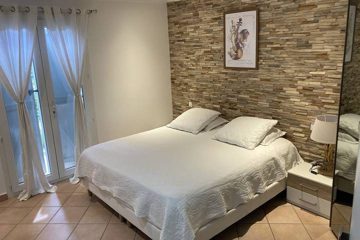 Location de vacances pour 6 personnes, avec jardin et terrasse à Peri - 2