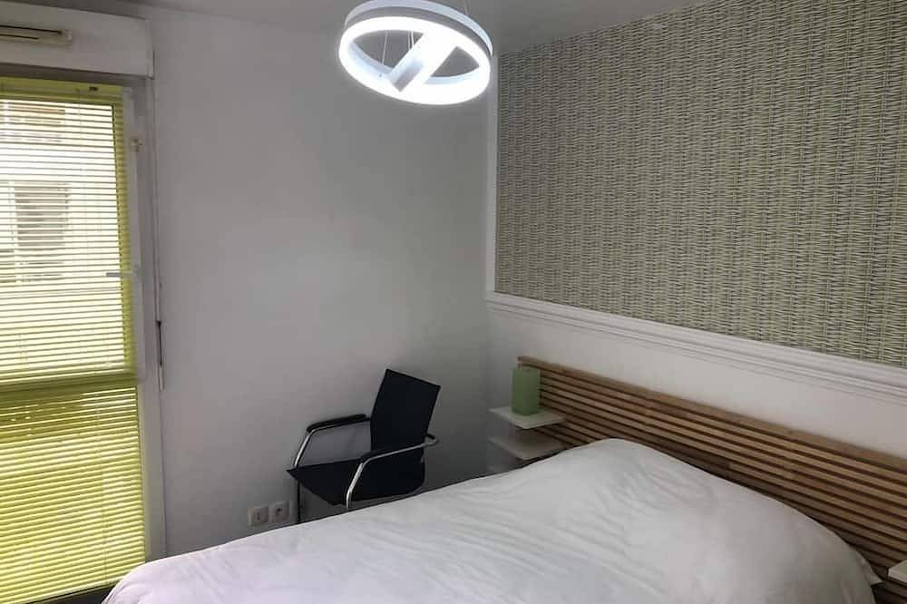 Ganze Wohnung, 3 bedrooms + Safe parking in Paris-Stade de France, Fellini in Saint-Denis, Seine-Saint-Denis