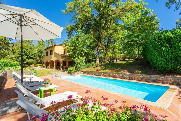 Casa vacanza per 10 persone, con giardino e terrazza in Radda in Chianti