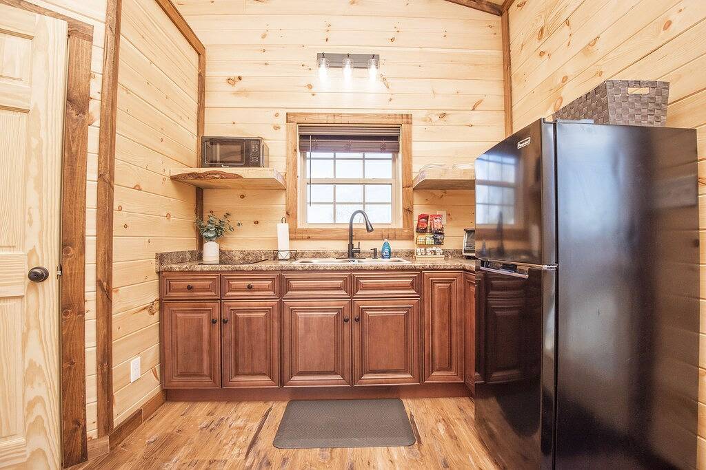 ⛰Romantic Tiny Home - Wi-Fi & Hot Tub & Fire Pit in Douglas Lake