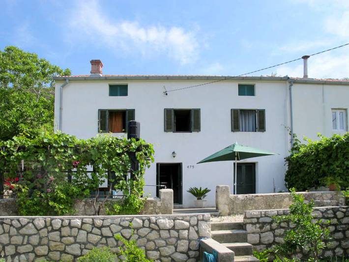 Ferienhaus für 5 Personen, mit Meerblick und Balkon/Terrasse sowie Garten und Ausblick auf Rab