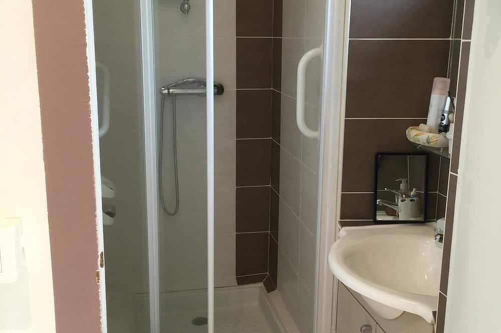 Air Conditioned Gîtes De La Haute Rue 25 Minutes From The Airport, cab, car rental in Touvois, Région de Nantes