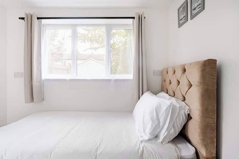 The Barack Nest, Comfy 3Br Home • Contractor Friendly • Town Central Stay• Free Parking + Wi-Fi in Colchester, Essex