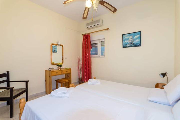 Gîte pour 4 personnes, avec terrasse et balcon/terrasse dans Makri Gialos - 2