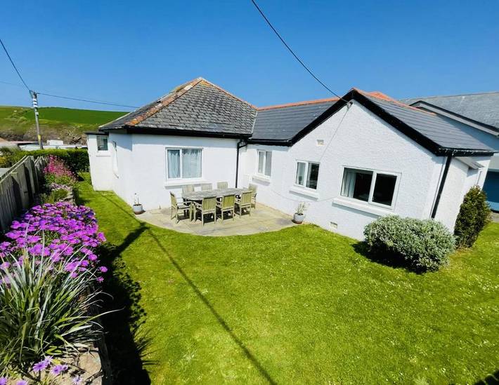 Holiday rental for 8 people, with garden and view as well as pool, child-friendly in Trevone