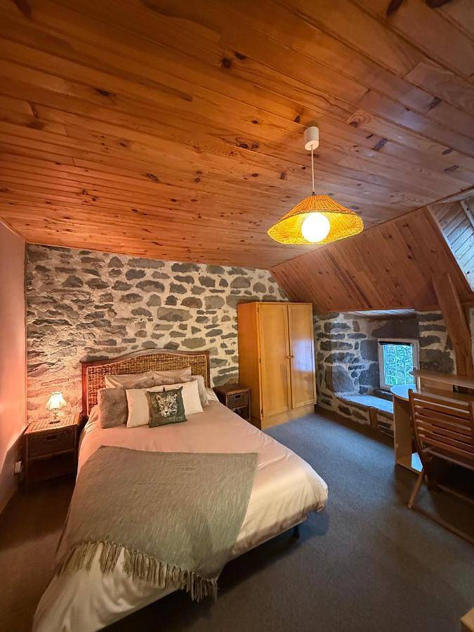 Chambre d’hôte pour 4 personnes, avec piscine et terrasse ainsi que jardin et jacuzzi dans la Creuse