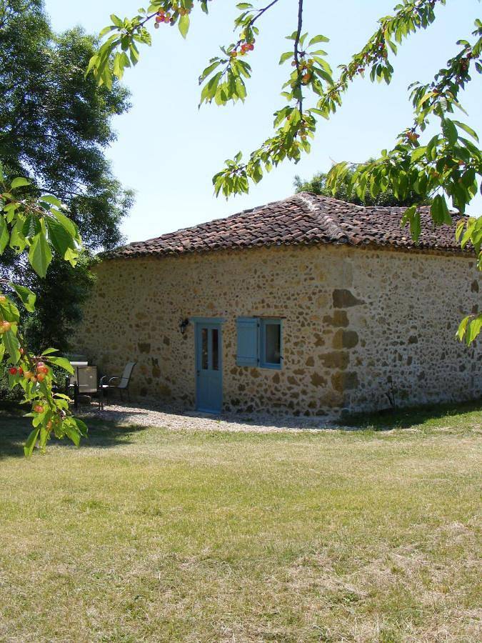 Gîte pour 10 personnes, avec piscine ainsi que vue et jardin, animaux acceptés à Justian - 2
