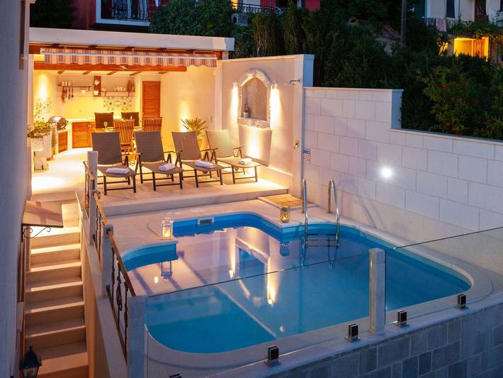 Ferienhaus für 5 Personen, mit Terrasse und Pool, mit Haustier in Makarska