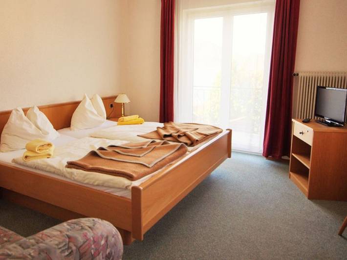 Gasthof zur Landeroith - Doppelzimmer 26 Seeblick in Weyregg am Attersee, Bezirk Vöcklabruck