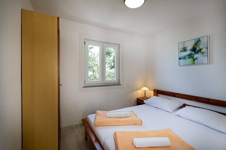 Ganze Wohnung, Apartmani Matea mit Infinity-Pool in Cesarica, Naturpark Velebit