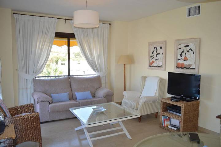 Apartamento entero, Apartamento 'Duquesa 432' con vistas al mar, Wi-Fi y aire acondicionado in Playa Gaviotas, Manilva