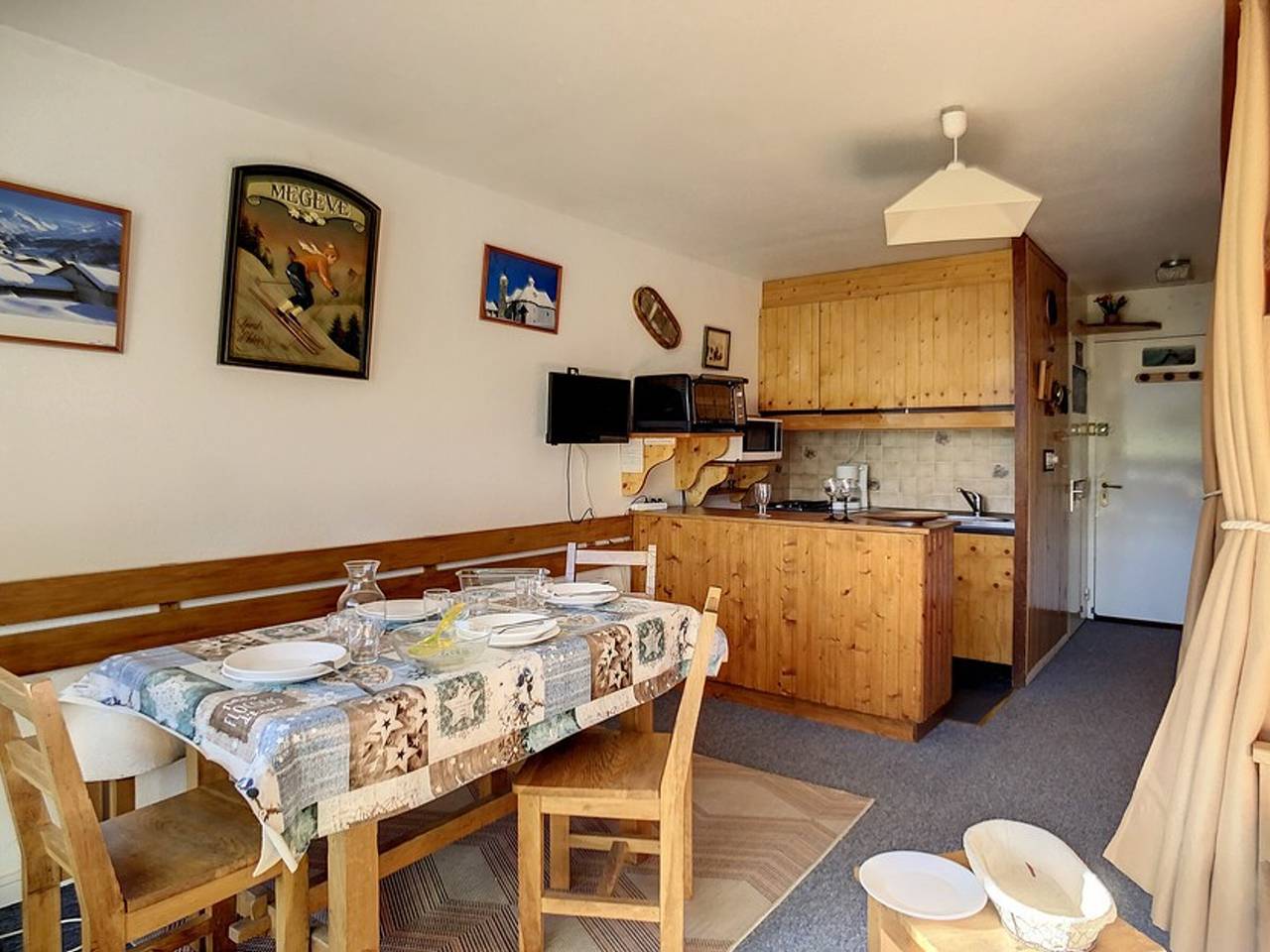 Studio entier, Studio lumineux  Skis aux pieds  Balcon in Les Menuires, Saint-Martin-de-Belleville