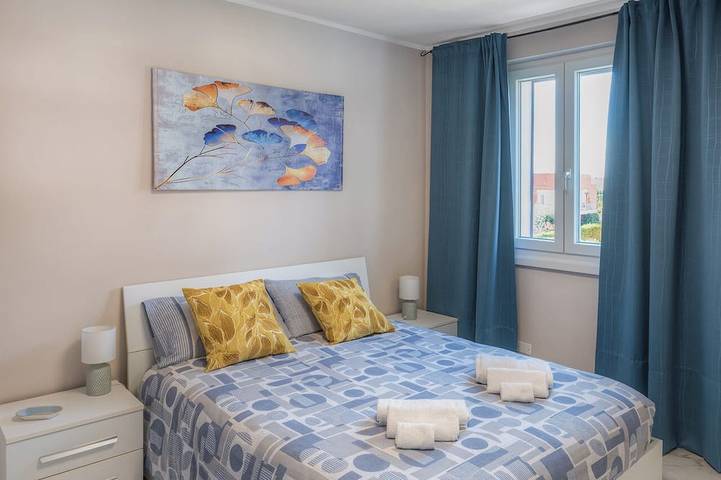 Appartement entier, Elegant tourist accommodation facing metro C in Borghesiana, Rome