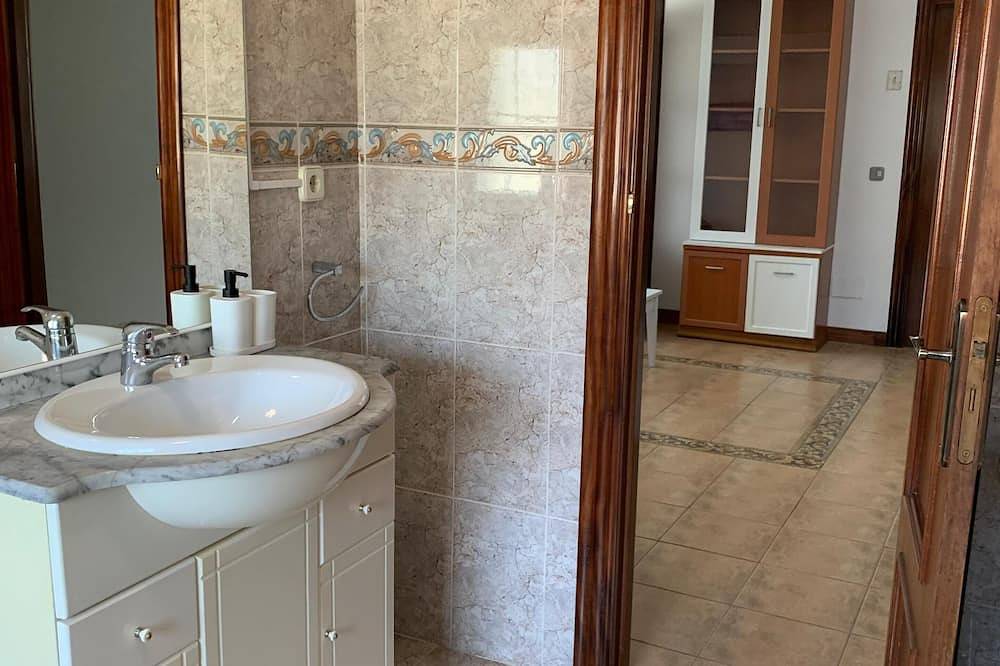 Apartamento entero, Chalet De 5 Apartamentos Individuales in Santa Cruz de Bezana, Costa de Cantabria