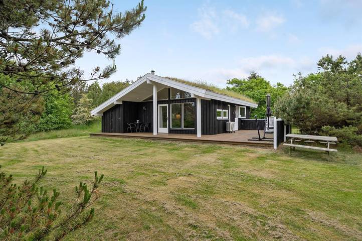 Ferieudlejning for 6 personer, med Terrasse i Rødhus