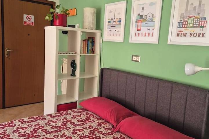 Ganze Wohnung, Cozy accommodations just 10 minutes from Fco Fiumicino Airport in Fiumicino, Rom Provinz