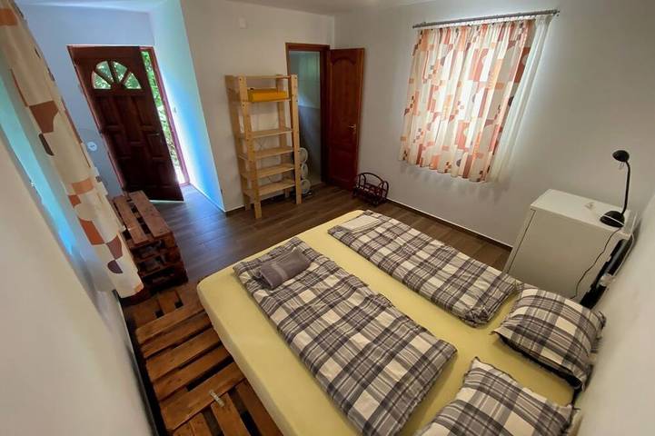 Ferienhaus zu vermieten für 8+2 Gäste mit Außenpool und Klimaanlage in Balatonfűzfő, Plattensee nordufer