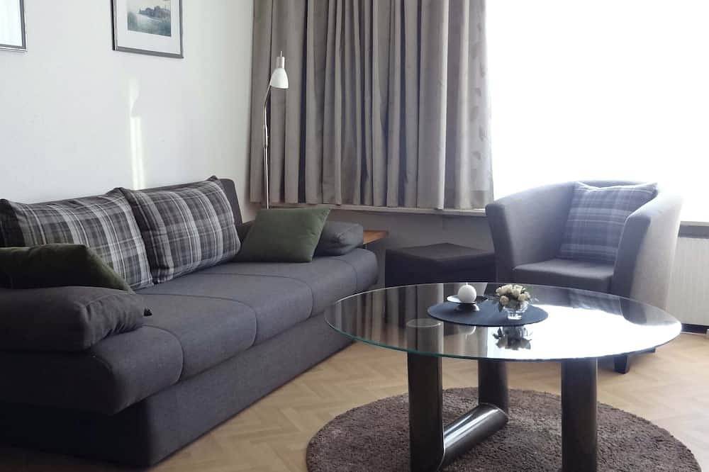 Ganze Wohnung, Komfortable Ferienwohnung mit Schwimmbad und Sauna 100 m vom Strand, Wlan in Niendorf, Timmendorfer Strand