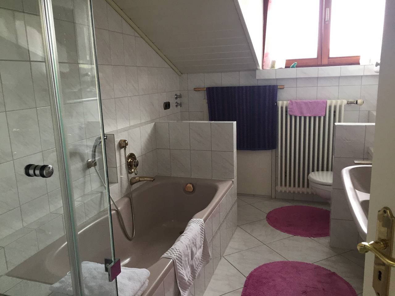 Ganze Ferienwohnung, Haus Seeblick -  Vera u. Roland Ruther - 1-Zimmer-Fewo, 2. Et, 70 m² in Markelfingen, Radolfzell am Bodensee