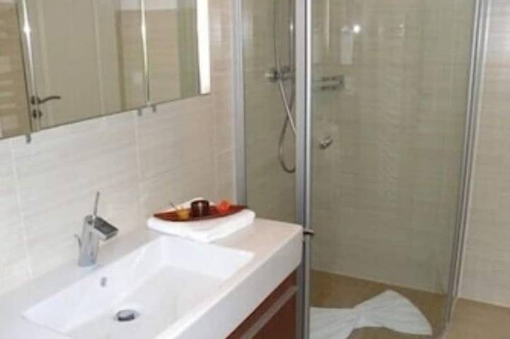 Ganze Wohnung, 120 Meter zum See -Atelier-Ferienwohnung mit Top Ausstattung/3 Schlafzimmer in Göhren-Lebbin, Fleesensee