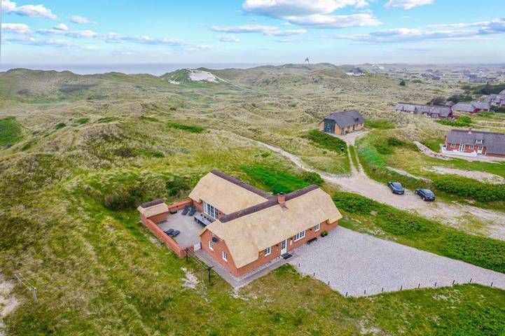 Villa for 12 personer, med Jacuzzi og Terrasse såvel som Pool og Sauna i Vedersø Klit