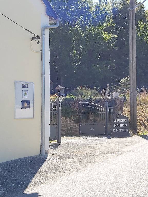 Maison d'hôtes La Lavandière - Chambre Terre in La Chapelle-au-Riboul, Mayenne