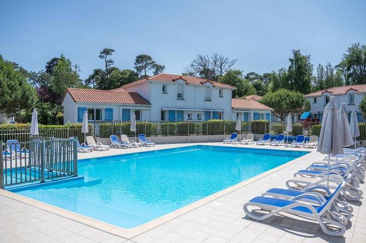 Appart’hôtel pour 4 personnes, avec piscine et terrasse, animaux acceptés