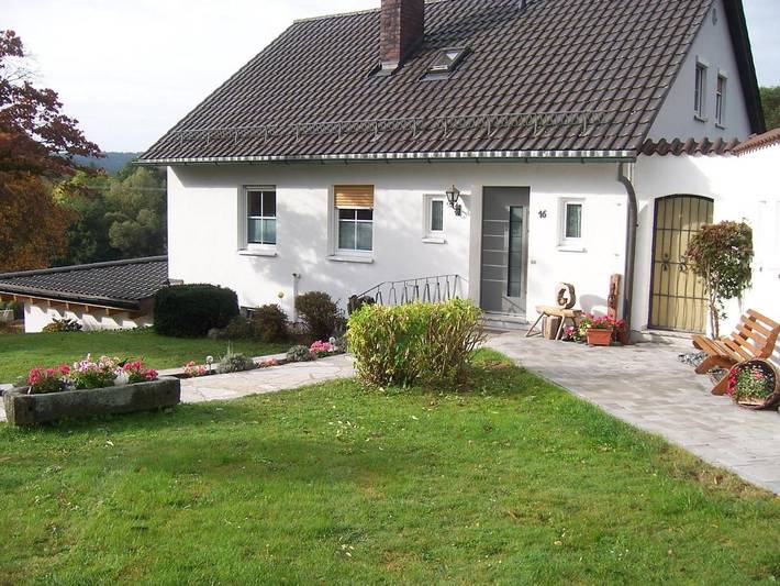 Ferienwohnung für 3 Personen, mit Balkon und Terrasse sowie Garten und Ausblick in Pleystein