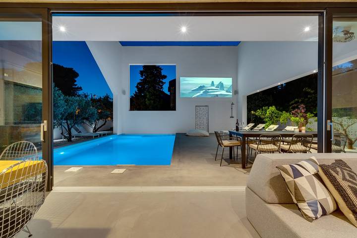 Stylish 5-bedroom Villa Altabianca with a Heated Pool, Finnish sauna, an outdoor Cinema, 50m from the beach in Supetar, Brac