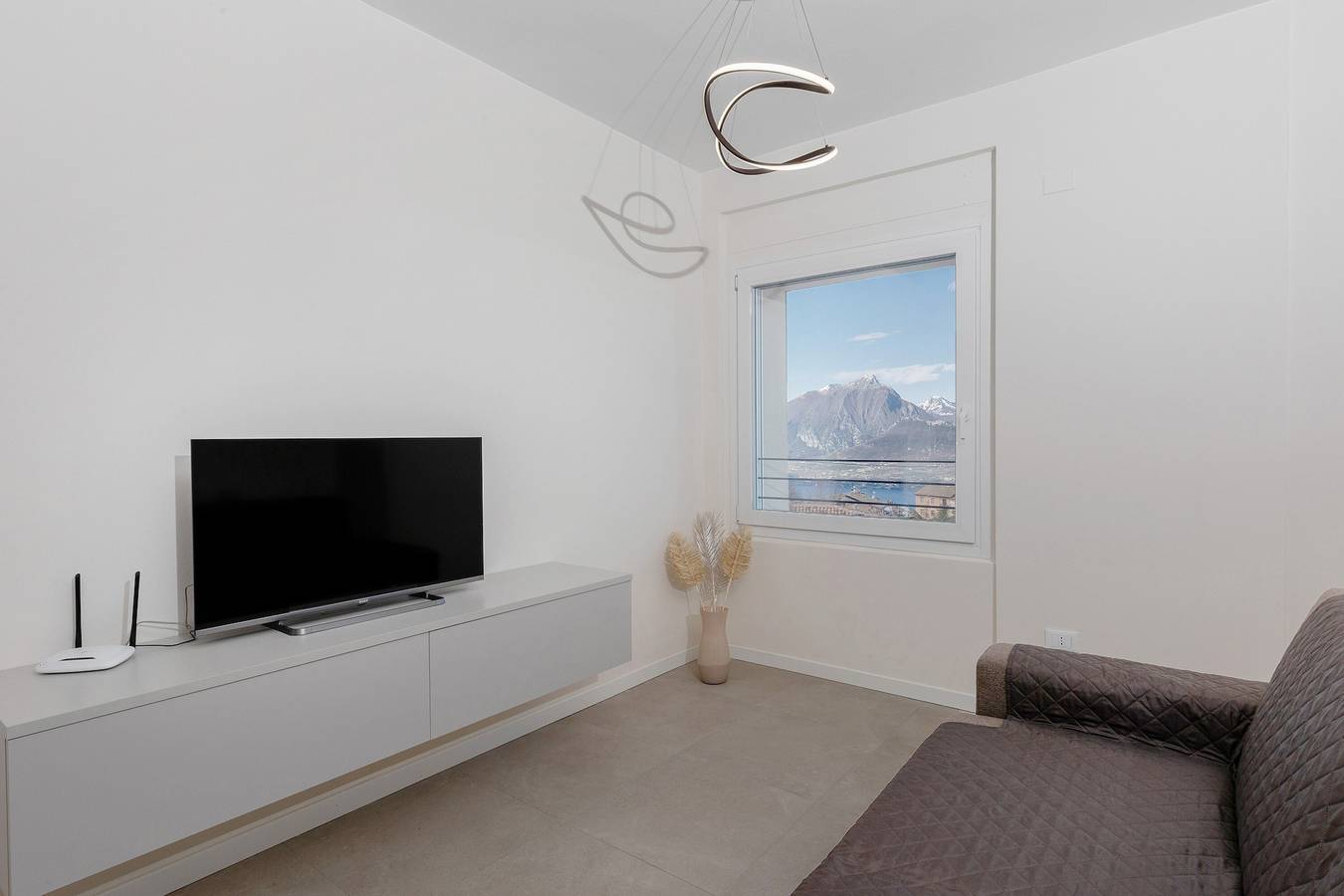 Hel lejlighed, Lake View Dream: Modern Apartment with Lake View and Elevator in San Zeno di Montagna, 1st Floor in San Zeno di Montagna, Garda-Fjellene