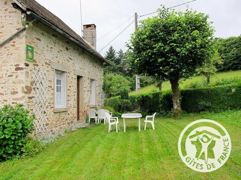 Gîte pour 6 Personnes dans Benayes, Région de Brive-la-Gaillarde