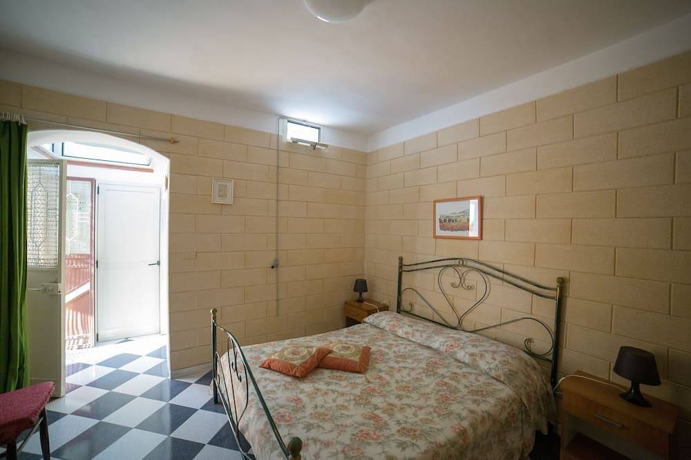 Love nest with double panoramic sea view with unforgettable sunrise in Novaglie, Lecce Province