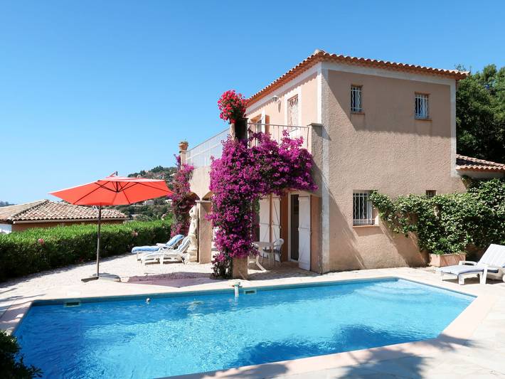 Ferienhaus für 6 Personen, mit Pool und Terrasse sowie Garten und Ausblick in Cavalaire-sur-Mer
