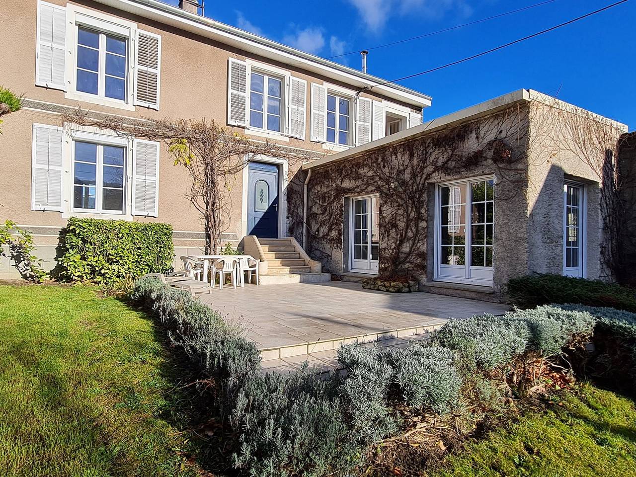 Charmantes Ferienhaus nahe Toul mit privatem Parkplatz und Terrasse in Blénod-lès-Toul, Toul