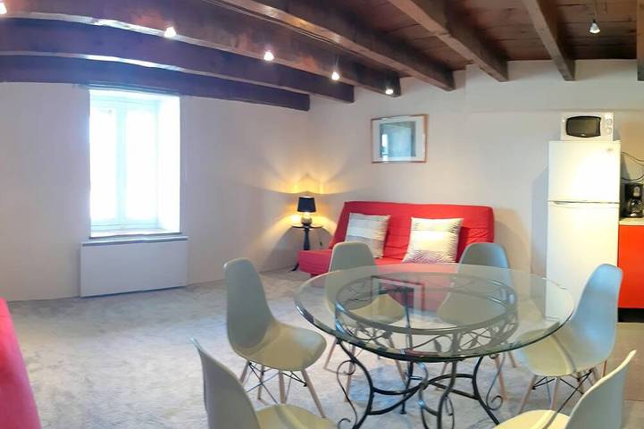 Gîte pour 6 personnes, avec terrasse, animaux acceptés à Domsure