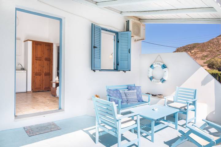 Ferienhaus 'Beachfront Lampis Dolphin 3' mit Bergblick, WLAN und Klimaanlage in Patmos