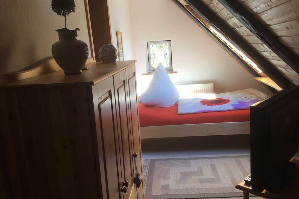 Ganze Wohnung, Ferienwohnung mit Angelboot in Herzwolde - Ferienwohnung in Herzwolde in Wokuhl-Dabelow, Mecklenburg-Strelitz