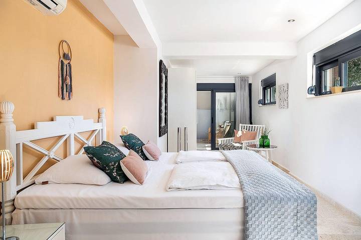 Ferienhaus für 10 Personen, mit Balkon/Terrasse und Pool in Europa - 2