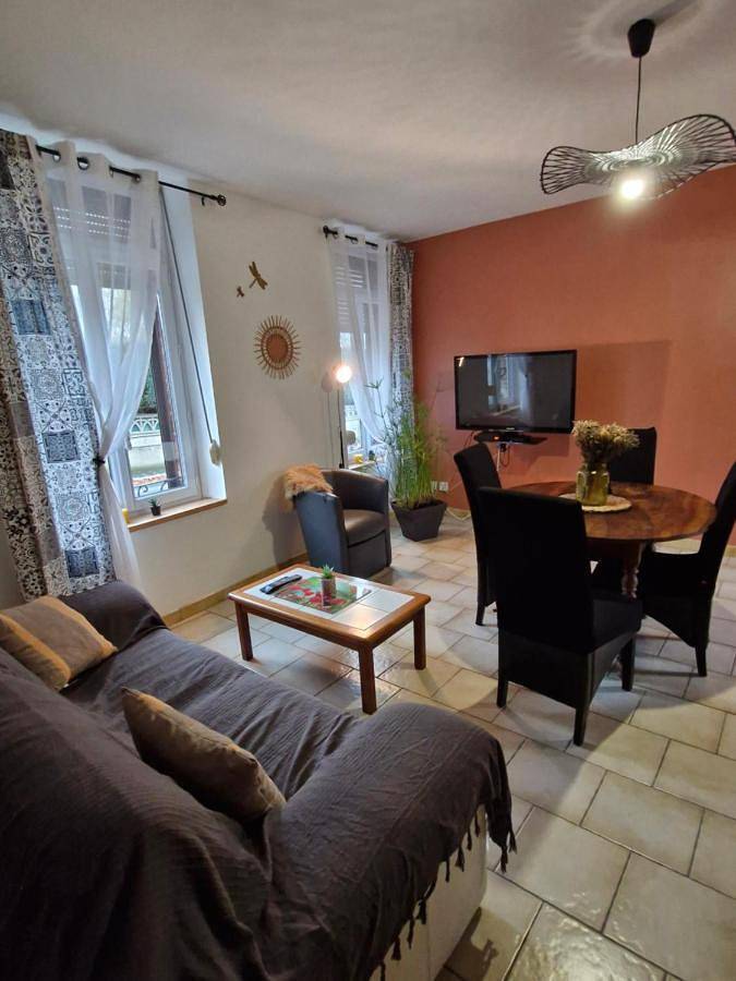 Location de vacances pour 3 personnes, avec jardin et vue à Fourmies