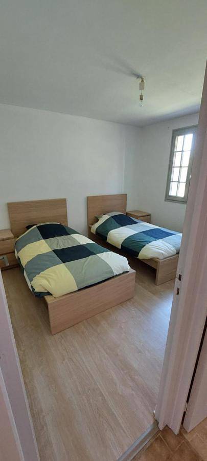 Three-Bedroom House in Quettehou, Région de Cherbourg