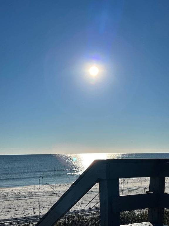 Walton Dunes 7, Beachfront, Private Beach. 2 Chair/1 Umbrella Set up Included. in Emerald Coast