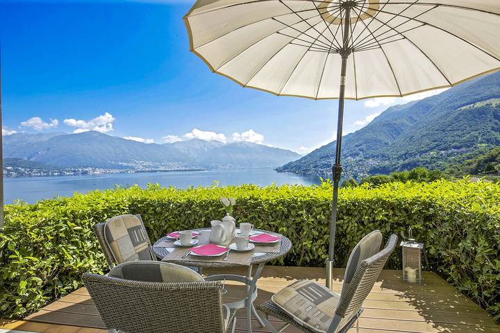 Ferienwohnung für 5 Personen, mit Balkon und Ausblick sowie Seeblick in Maccagno con Pino e Veddasca - 2