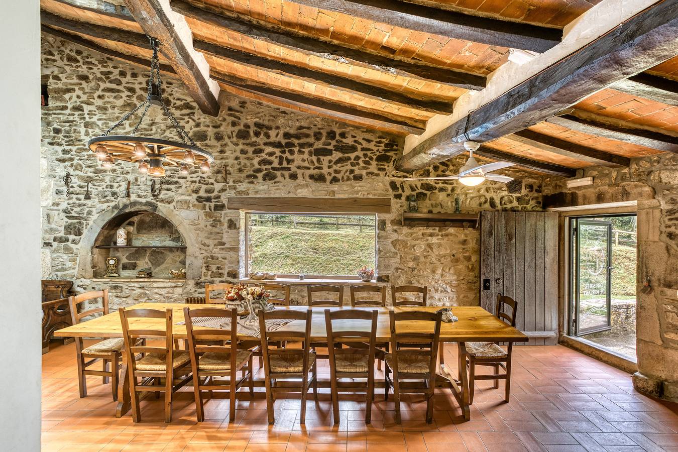 Casa de vacaciones 'Can Soler De Merlant I' con vistas a la montaña, piscina compartida y Wi-Fi in Porqueras, Pla de l'Estany